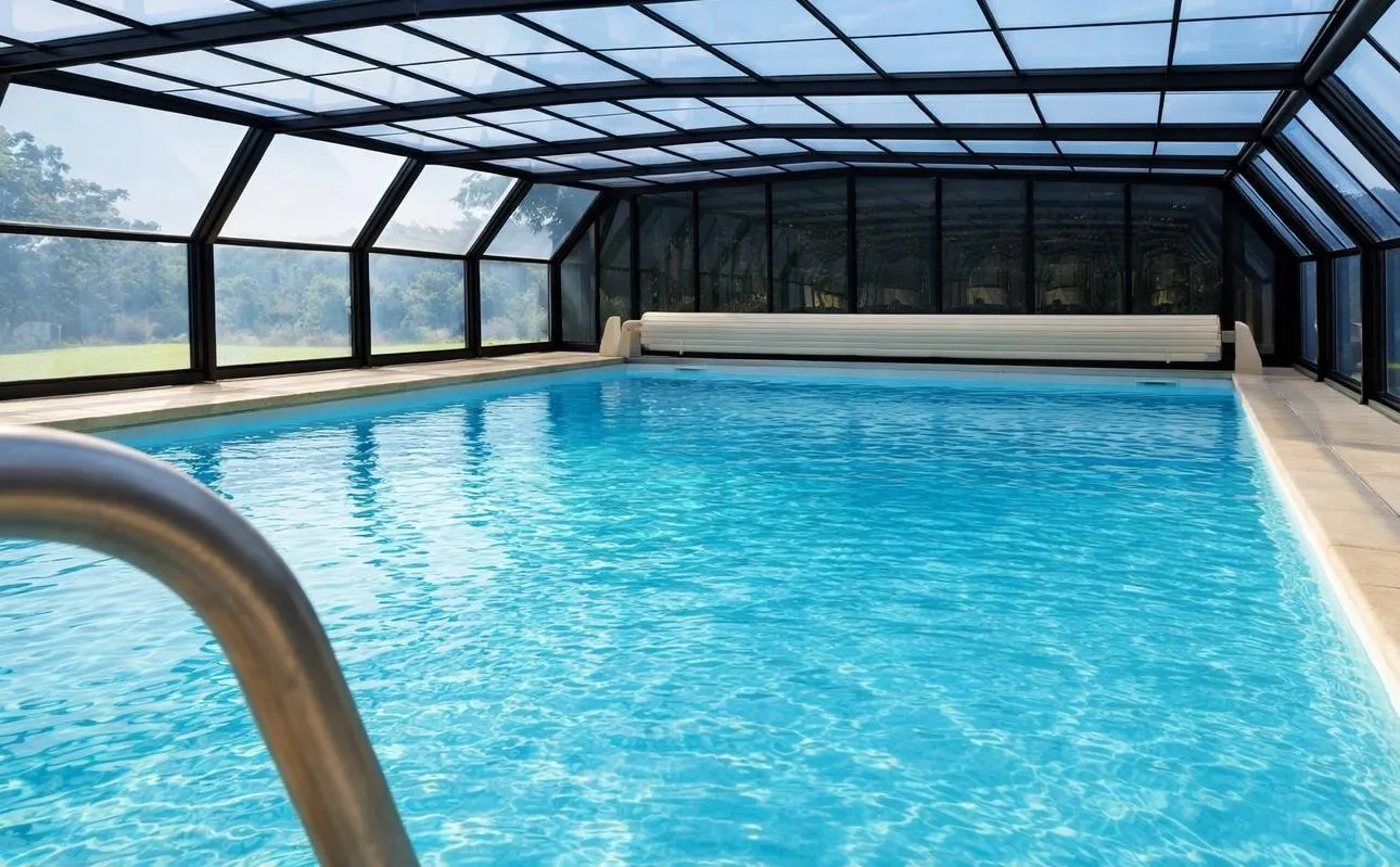 Piscine privée chauffée sous abri modulable, Domaine de Like a Dream à Blennes
